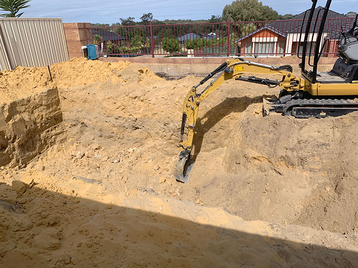 pool dig mini excavator hire